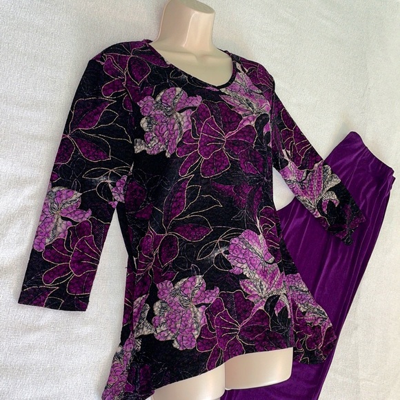 DRAPERS AND DAMEN PURPLE AND BLACK OANT SET WITH A DASH OF GOLD. P/MTop s/p pant - Picture 2 of 12